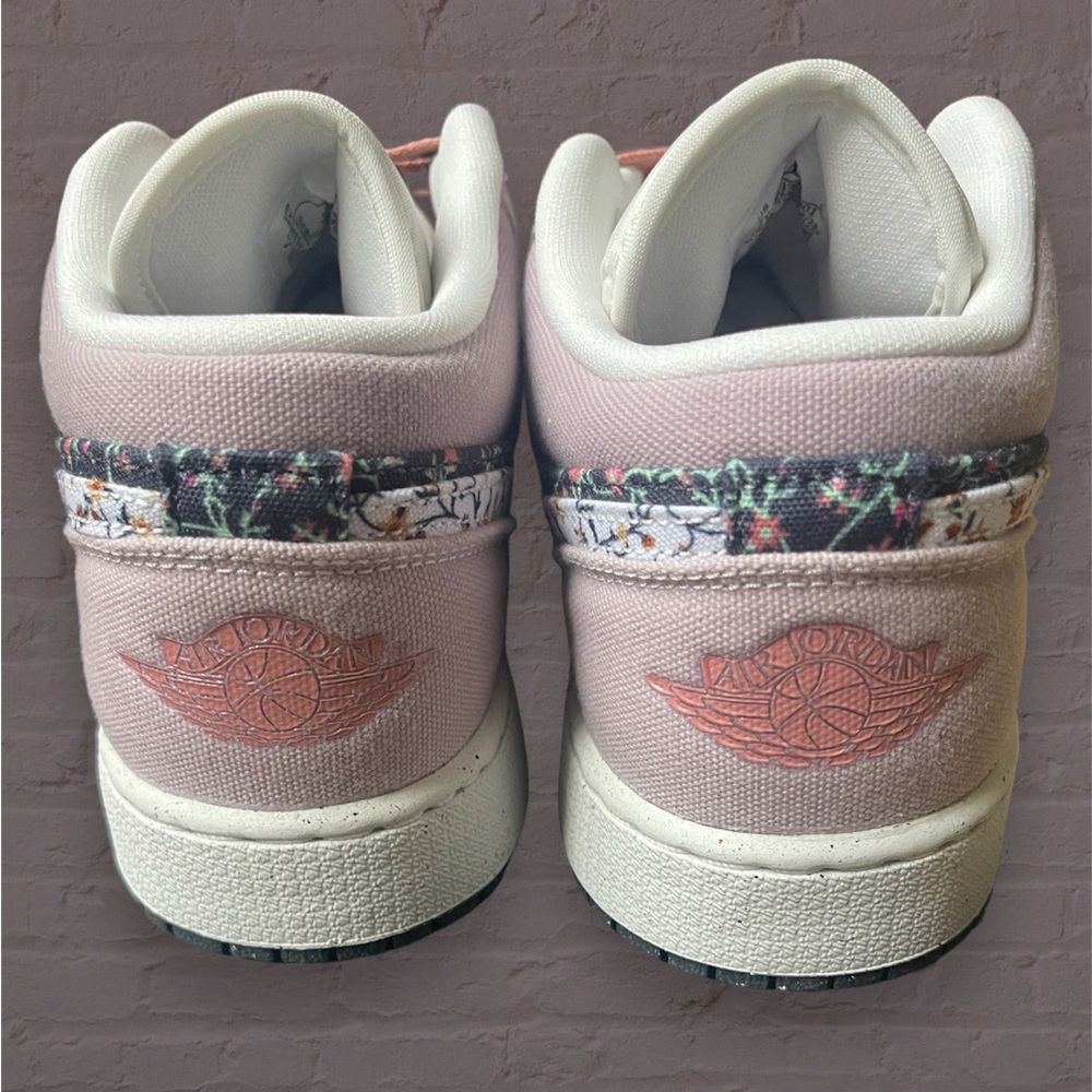 Nike Air Jordan 1 Low SE Floral Kid's Size 7Y Sneakers FJ3445-001 - Picture 5 of 7